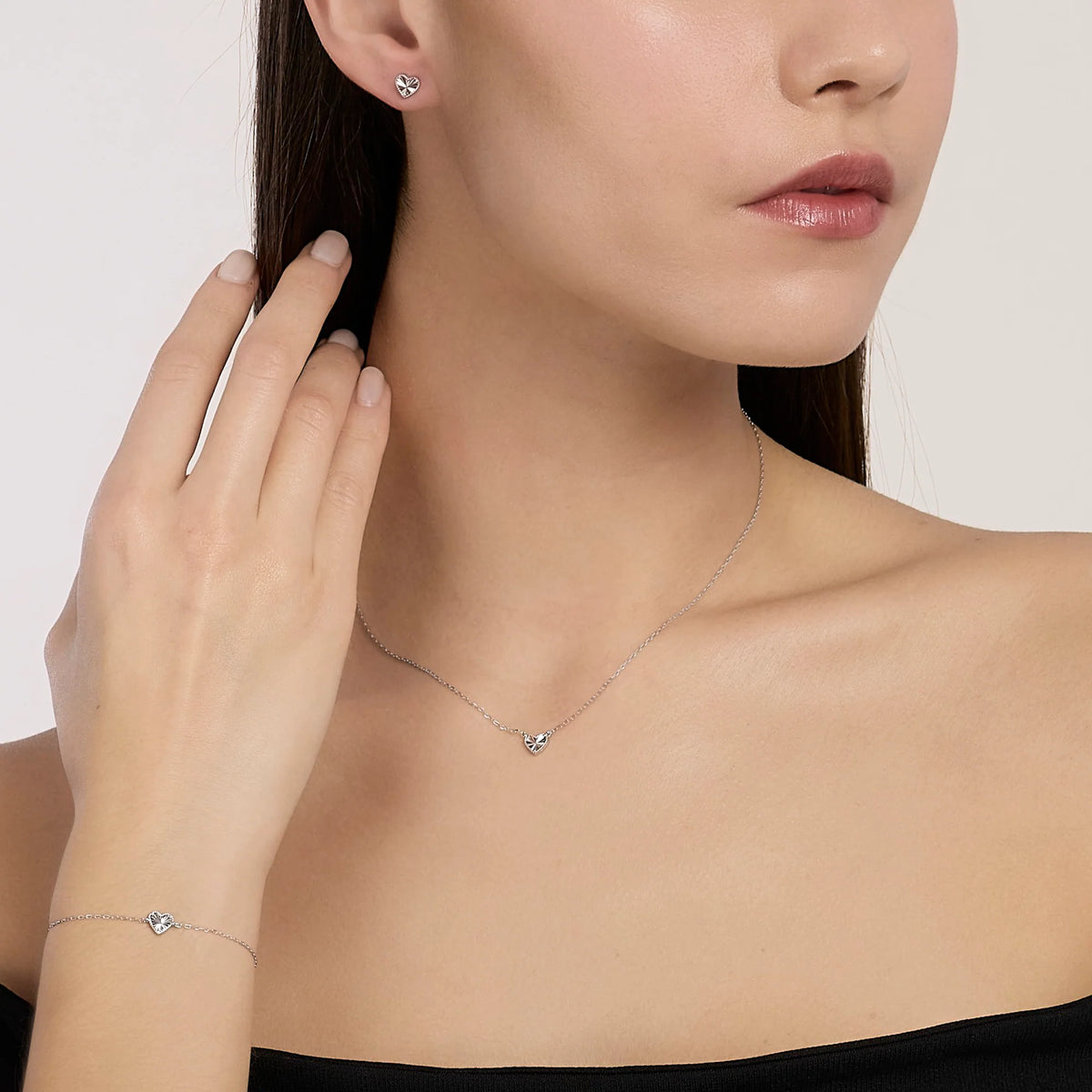 Orecchini a lobo in argento con cuore
VOILÀ 563979