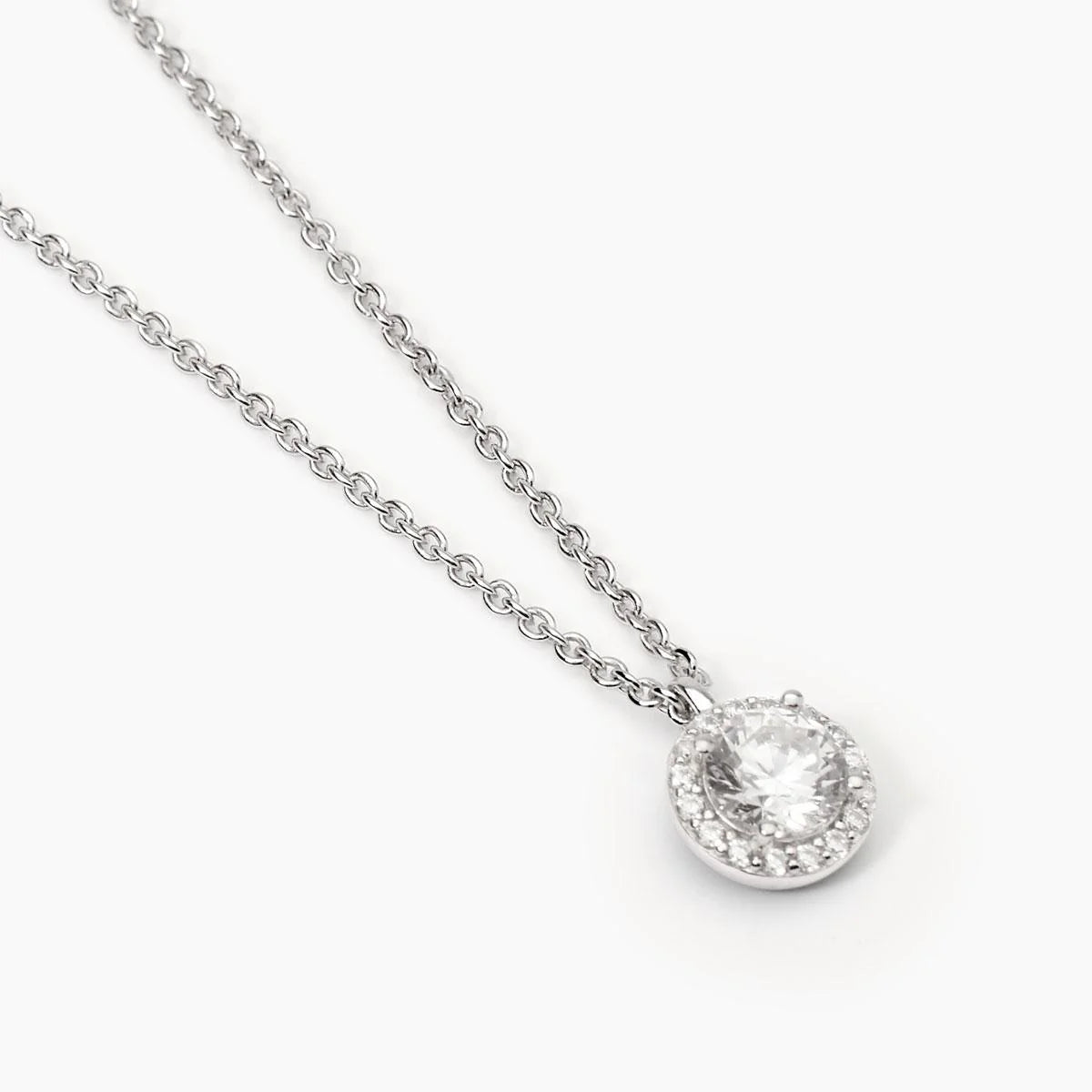 Girocollo in argento con punto luce di zirconi
REVIVAL 553715