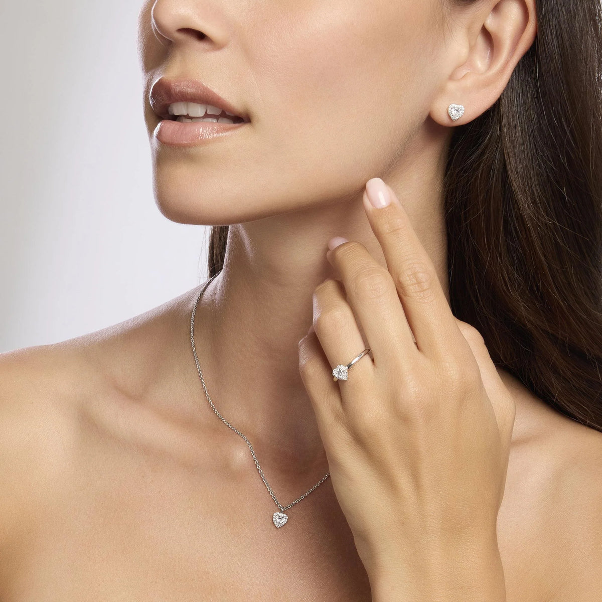 Girocollo da donna in argento con ciondolo cuore e zirconi
LOVE AFFAIR 553666