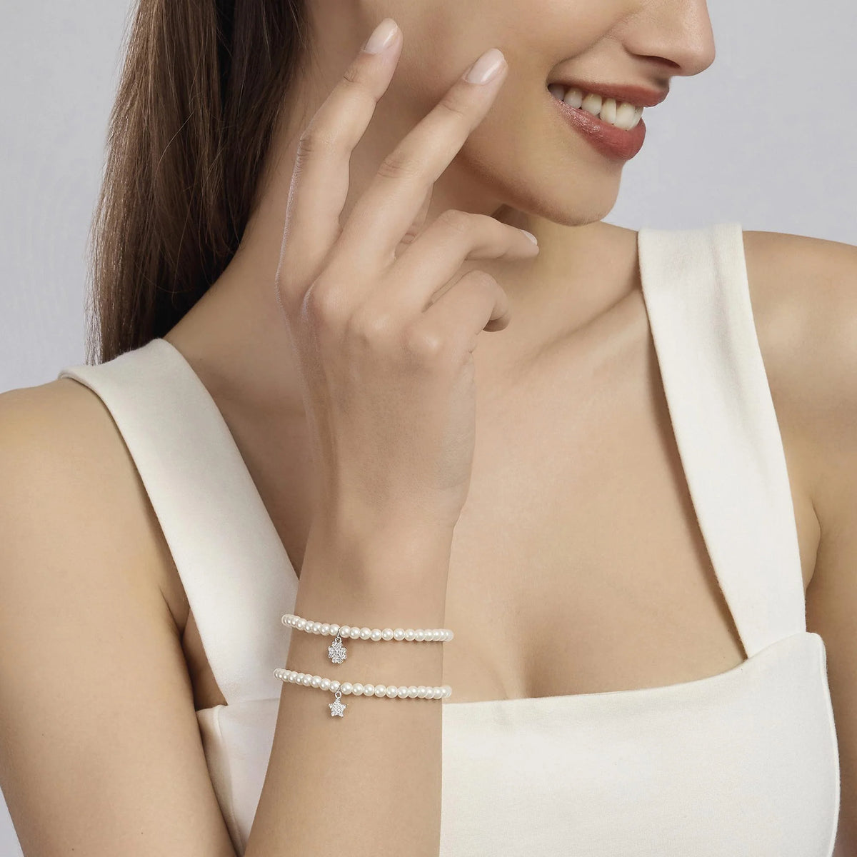 Bracciale con perle conchiglia e quadrifoglio zirconato
È SOLO FORTUNA 533738