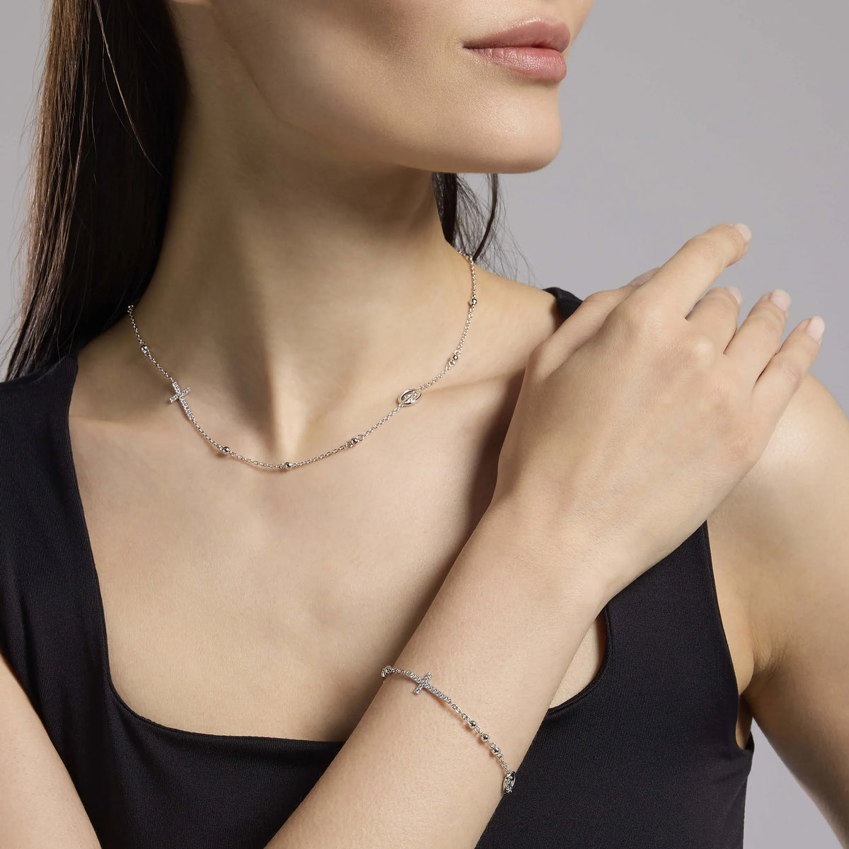 Girocollo in argento con croce, Madonnina e zirconi
ROSARIO 553781