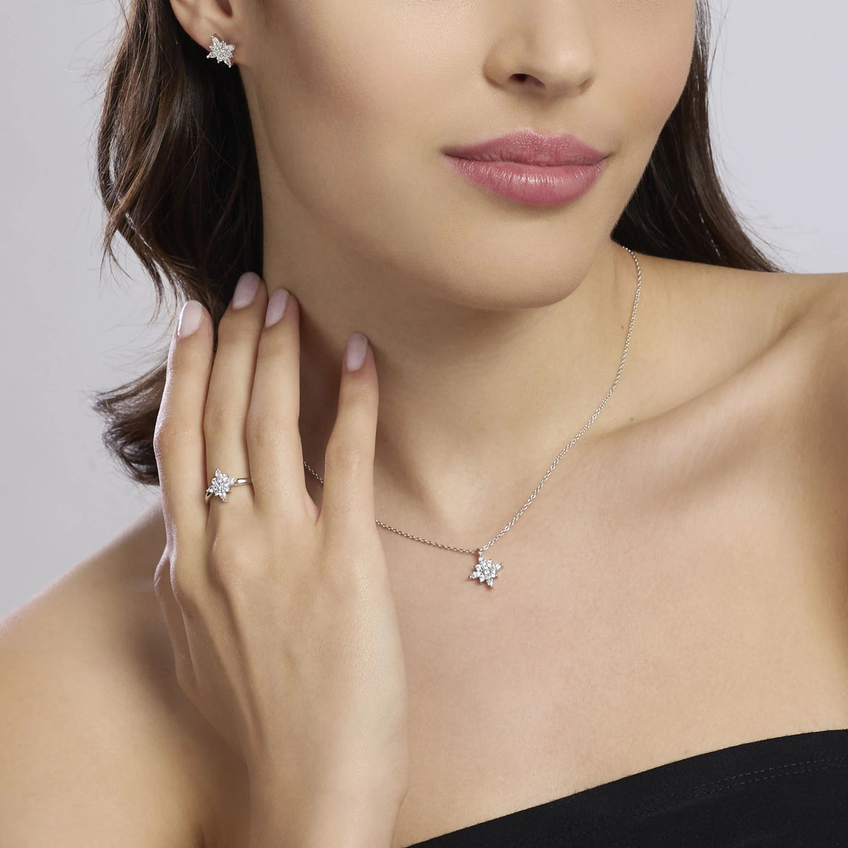 Girocollo in argento con stella polare in zirconi
STELLA POLARE 553836