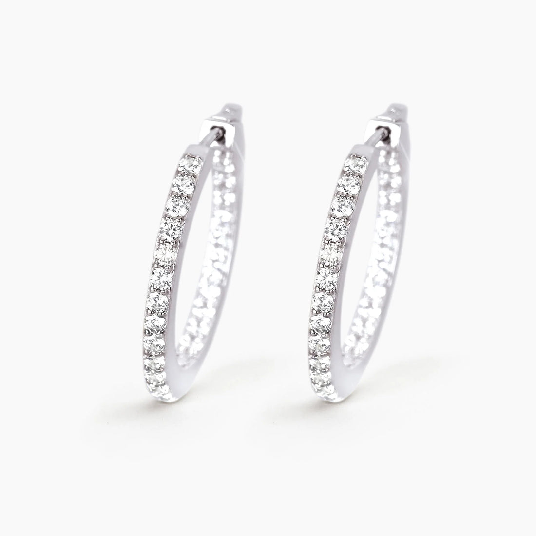 Orecchini a cerchio in argento con zirconi
UPPER 563138