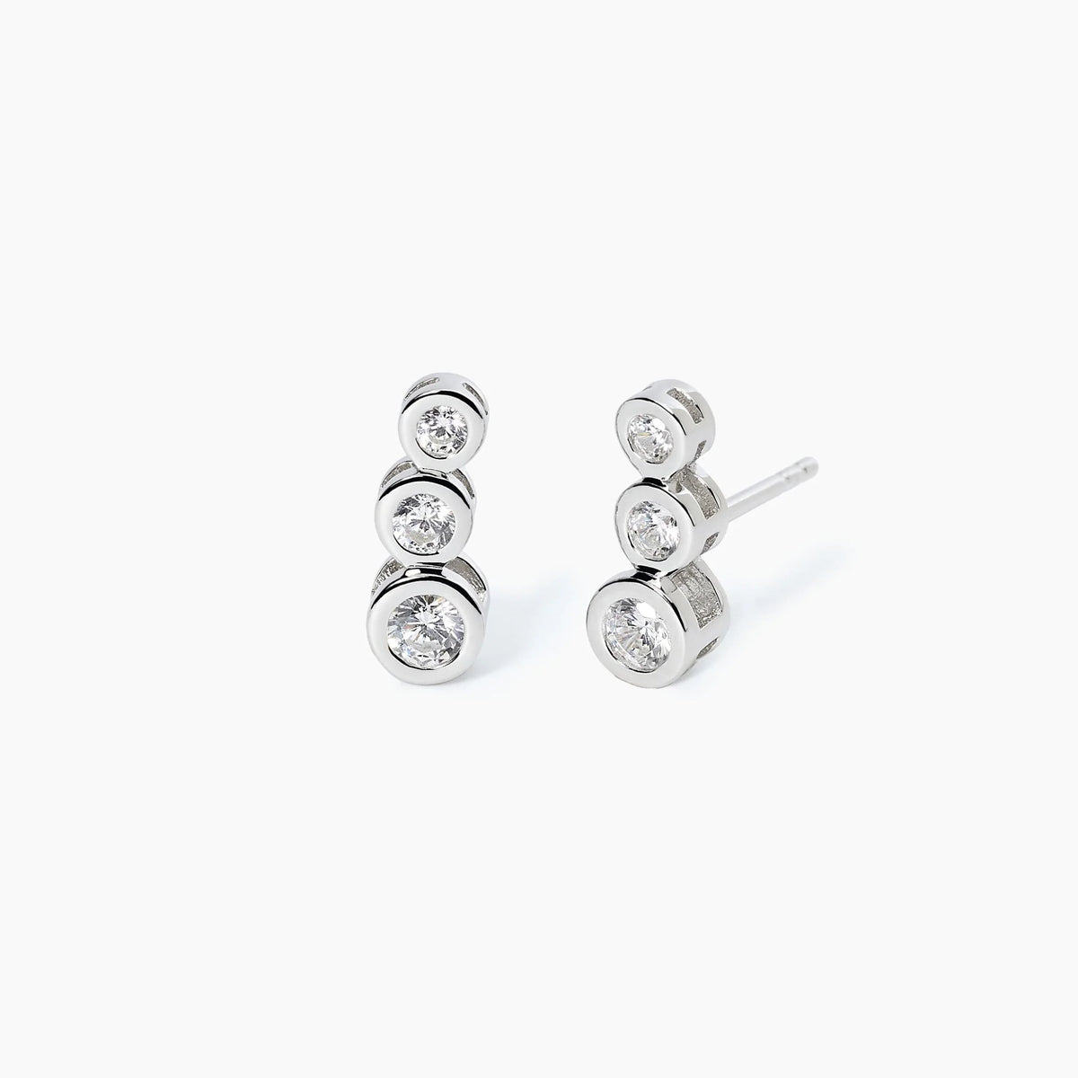 Orecchini a lobo in argento con tre zirconi
TRILOGY 563247