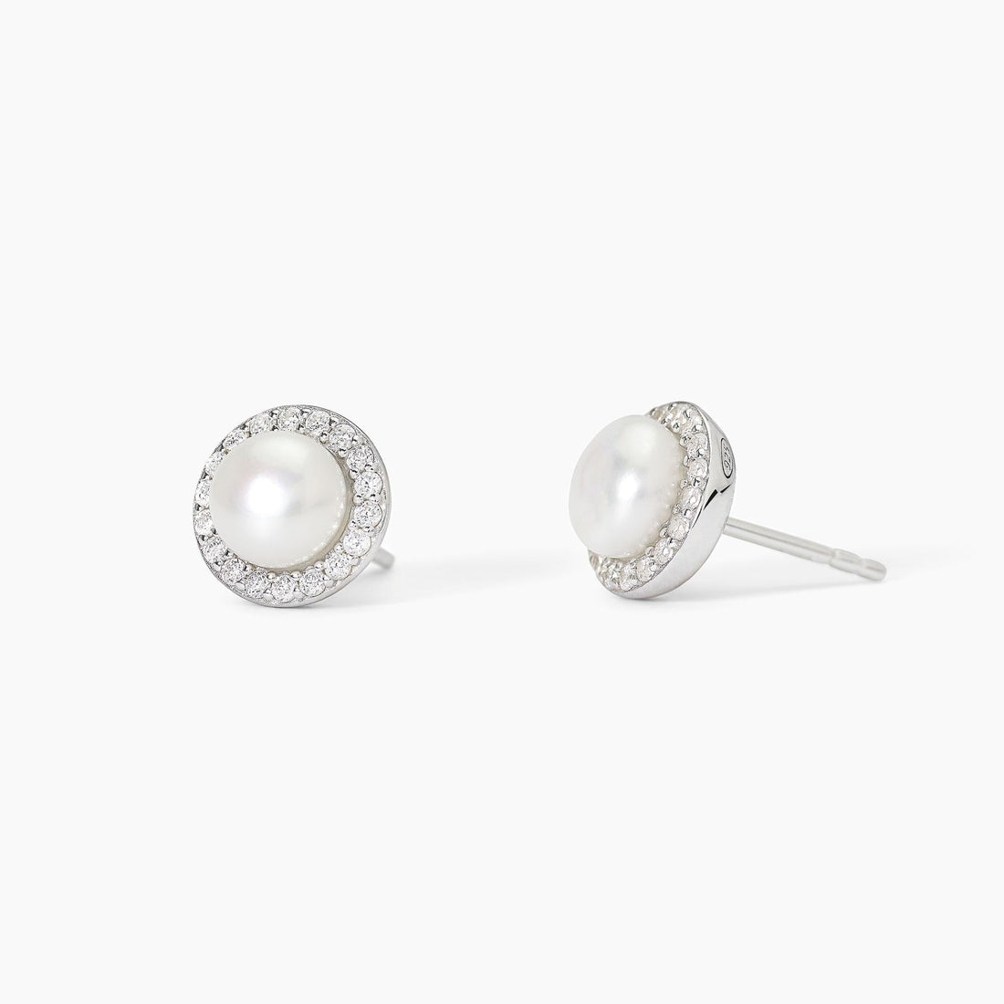 Orecchini tondi in argento con perle coltivate e zirconi
MILANESIENNE 563745