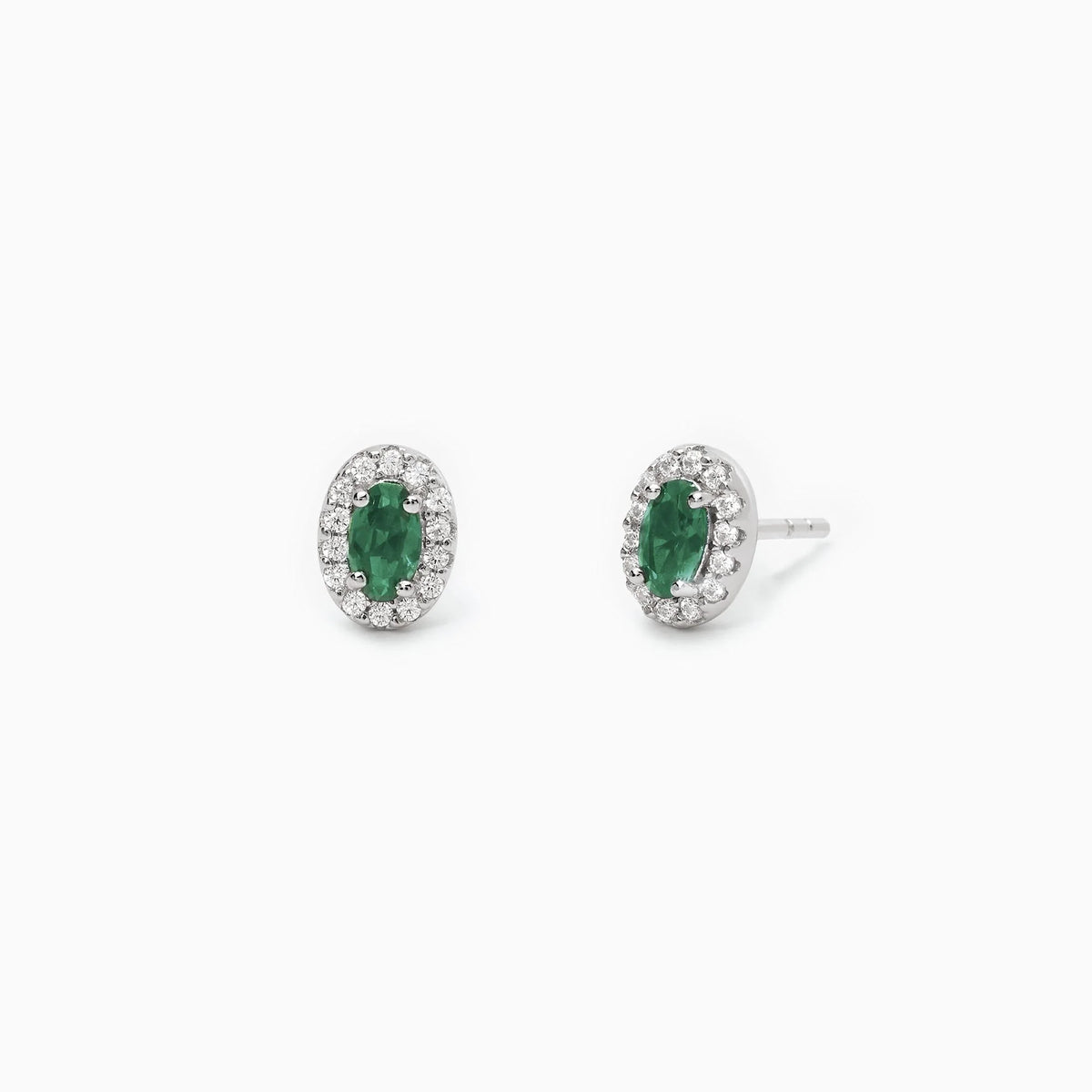 Orecchini in argento a lobo con smeraldi sintetici
COOL OR RÉTRO? 563649