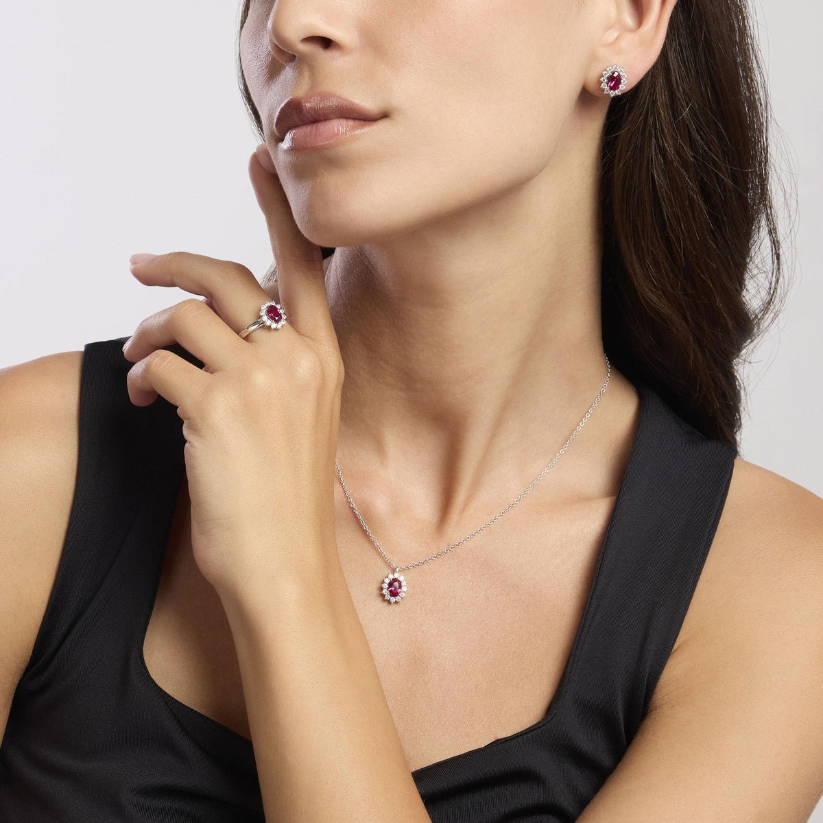 Girocollo da donna in argento con rubino sintetico e zirconi
COOL OR RÉTRO? 553647