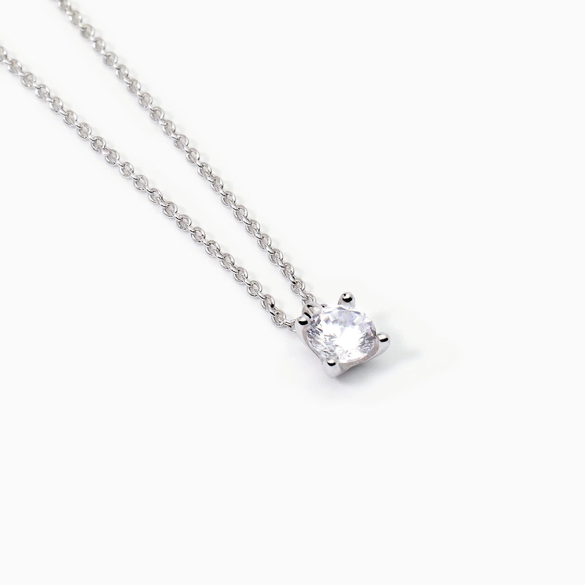 Girocollo in argento con zircone punto luce
SHINY 553549