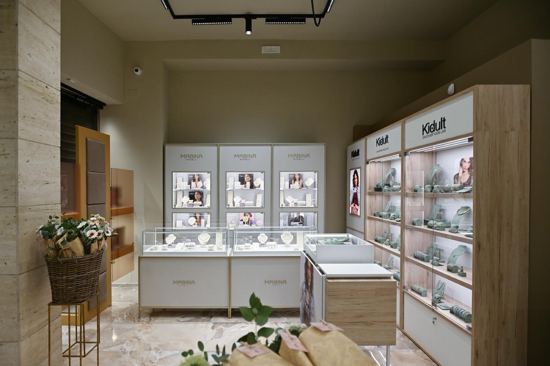 Interno della gioielleria Il Diadema a Bisceglie